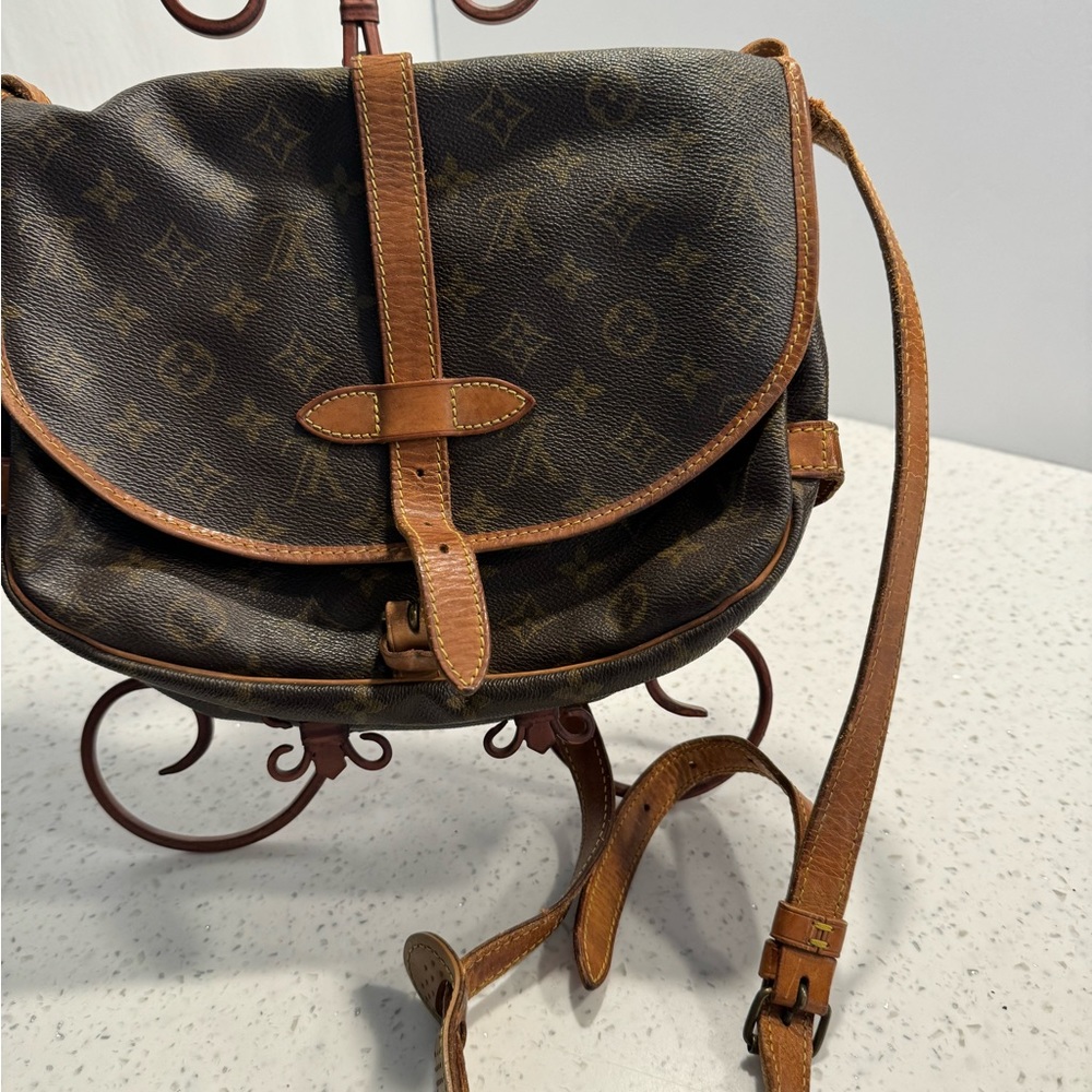 Louis Vuitton Purse - Picture 2 of 13